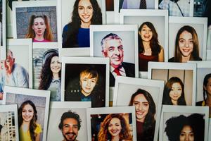 Image comprenant plusieurs photos de type polaroïd de portrait de personnes pour illustrer le dossier Ness "L'ESS à la tête du plein emploi"