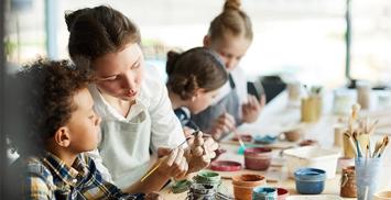 Loisirs et animation femme enfants